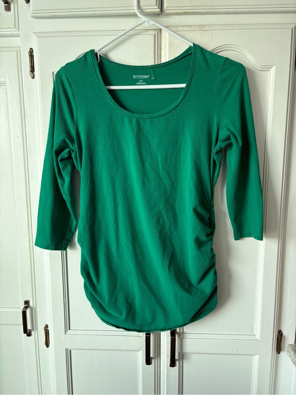 Motherhood Maternity Green Scoop Neck 3/4 sleeve shirt